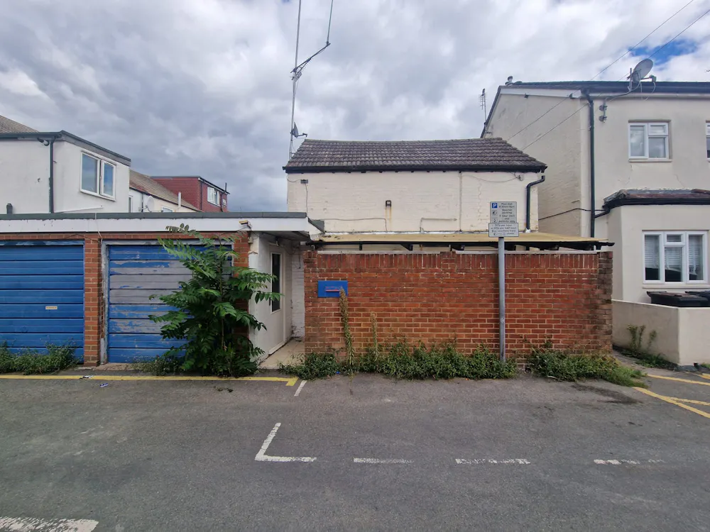 3A Kings Road, Woking, Development / Investment / Office For Sale - ef44b2c2-a870-43e3-aee4-42a4628d5526.jpg
