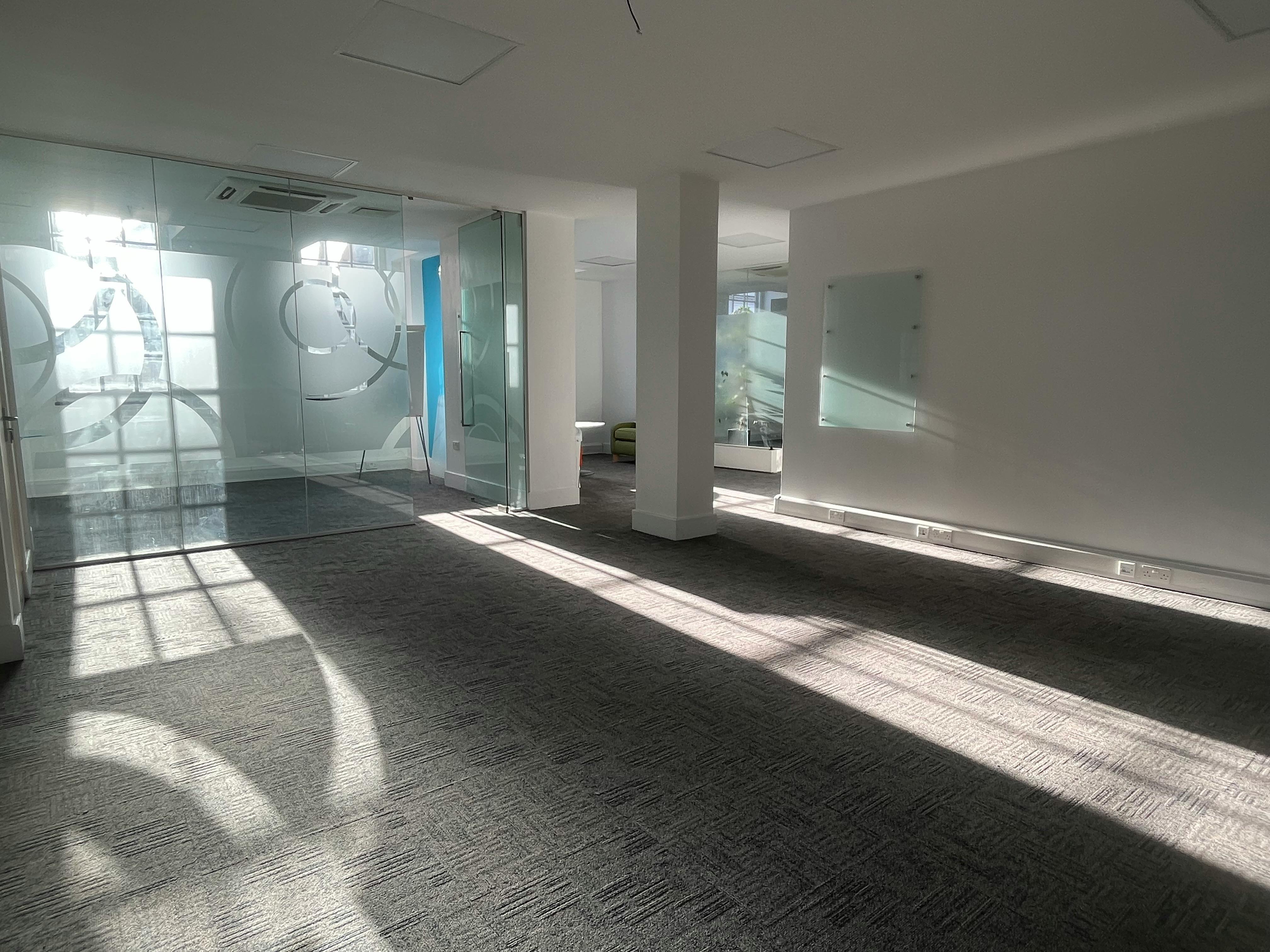 Office in Winchester - photo 4