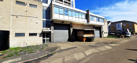 Unit 13, Lyndean Industrial Estate, London, Industrial To Let - 20250808_155348 - Edited.jpg