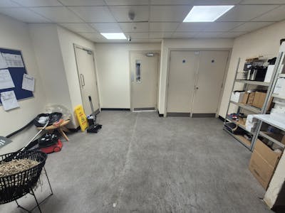 33-35, High Street, Stockport, Retail To Let - 20260218_162847.jpg