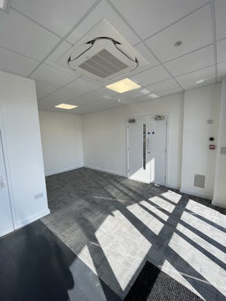 Unit 2, Sovereign Park, Luton, Industrial To Let - IMG_2861.JPG