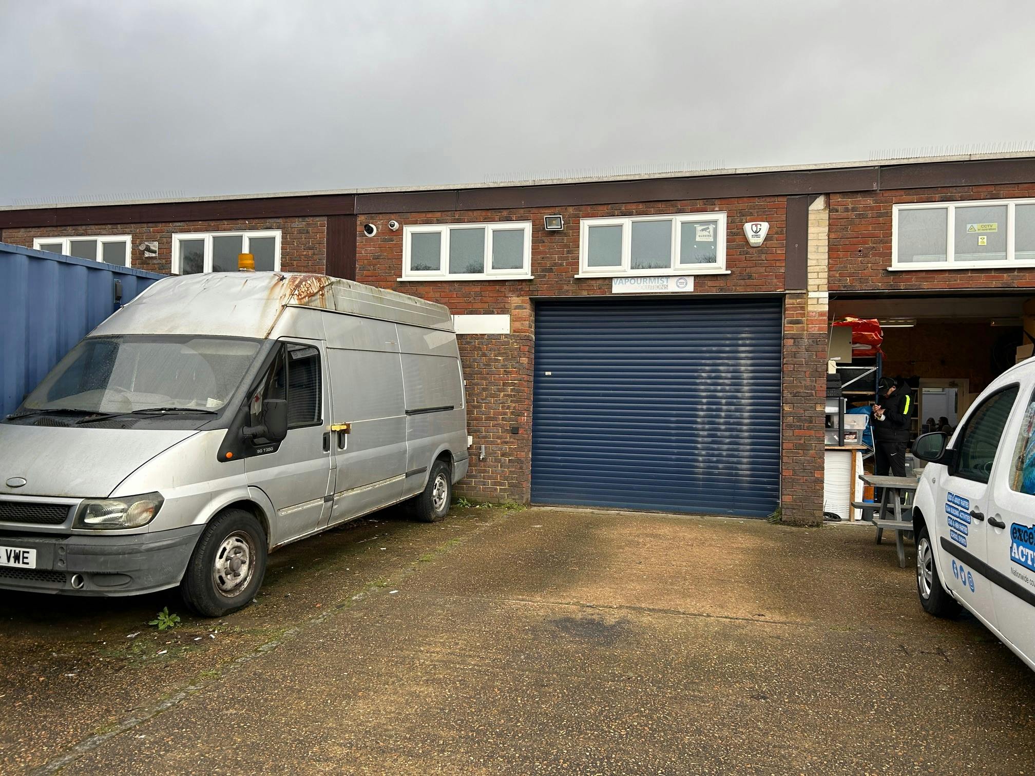 28 Great Hollands Square, Bracknell, Industrial To Let - 1.jpg