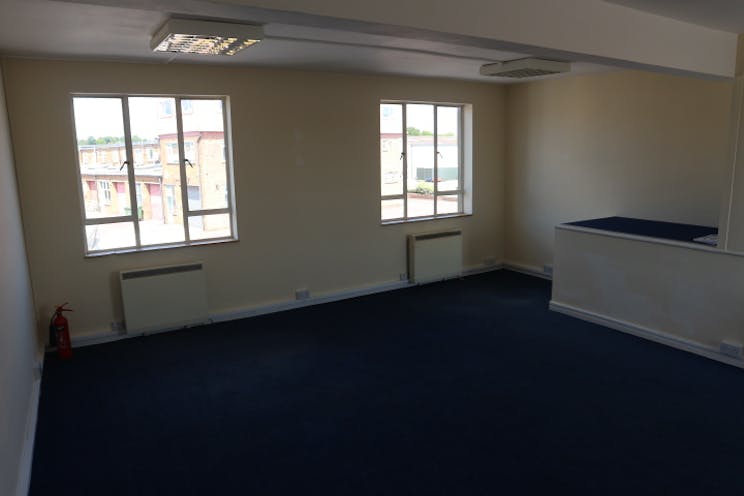 Unit 53 Milford Trading Estate, Reading, Industrial / Warehouse To Let - Milford Road Trading Estate Unit 53 Interior 6.JPG