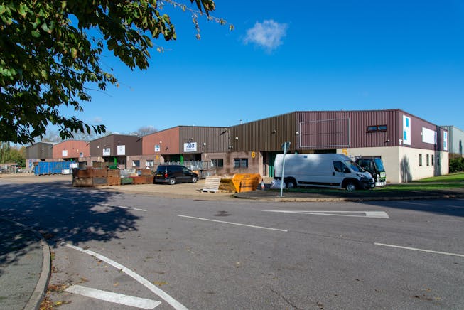 6 Mead Park Industrial Estate, Harlow, Industrial To Let - 6 Mead Park  External 2  Nov 2246.jpg