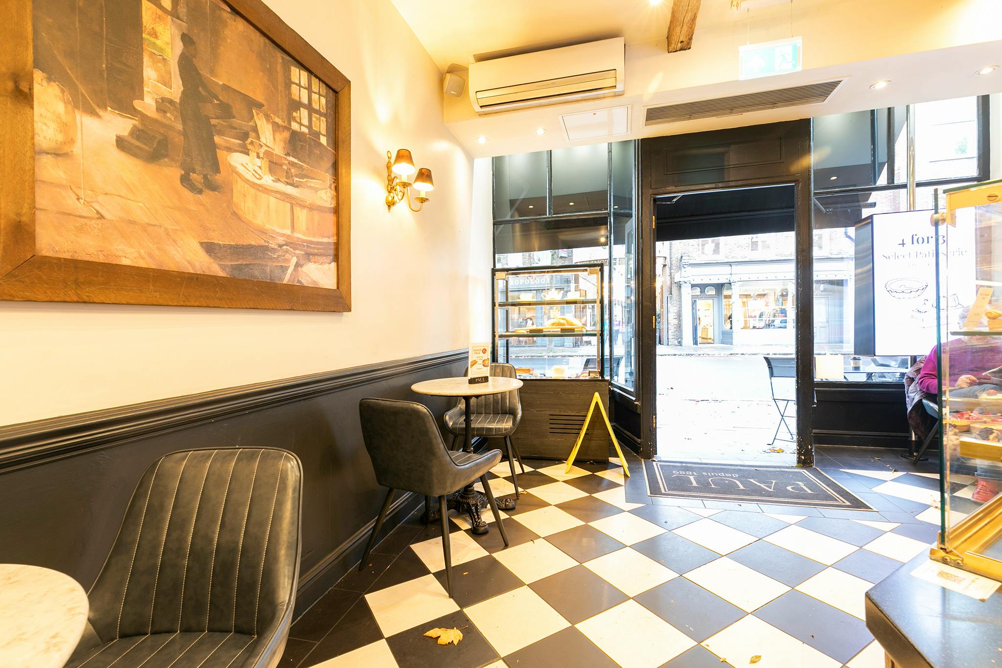 Retail/Shop in London - photo 4