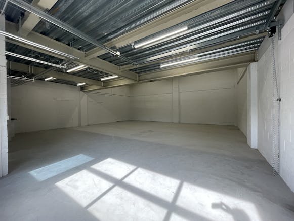 Unit 12, County Park, Shrivenham Road, Swindon, Industrial To Let - IMG_9849.jpg