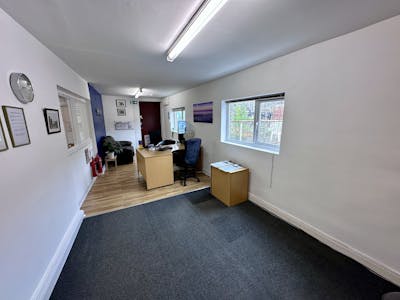 Self-contained 1st Floor Office, Thame, Investment / Office / Other For Sale - IMG_8061.jpeg