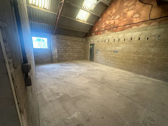 Unit 9B, TBS Yard, Bury St. Edmunds, Industrial To Let - IMG_7411.JPG