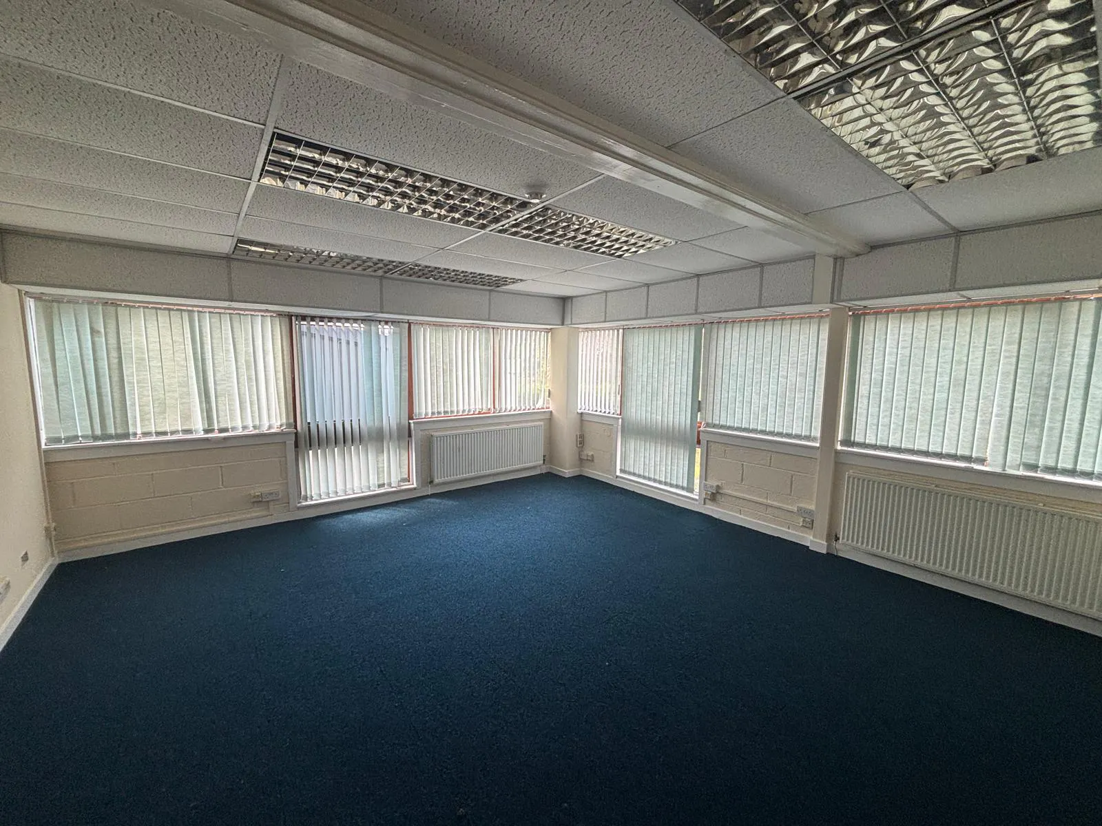 Block 22, Ridge Way, Dalgety Bay, Offices To Let / For Sale - WhatsApp Image 2026-10-20 at 14.35.44 (5).jpeg