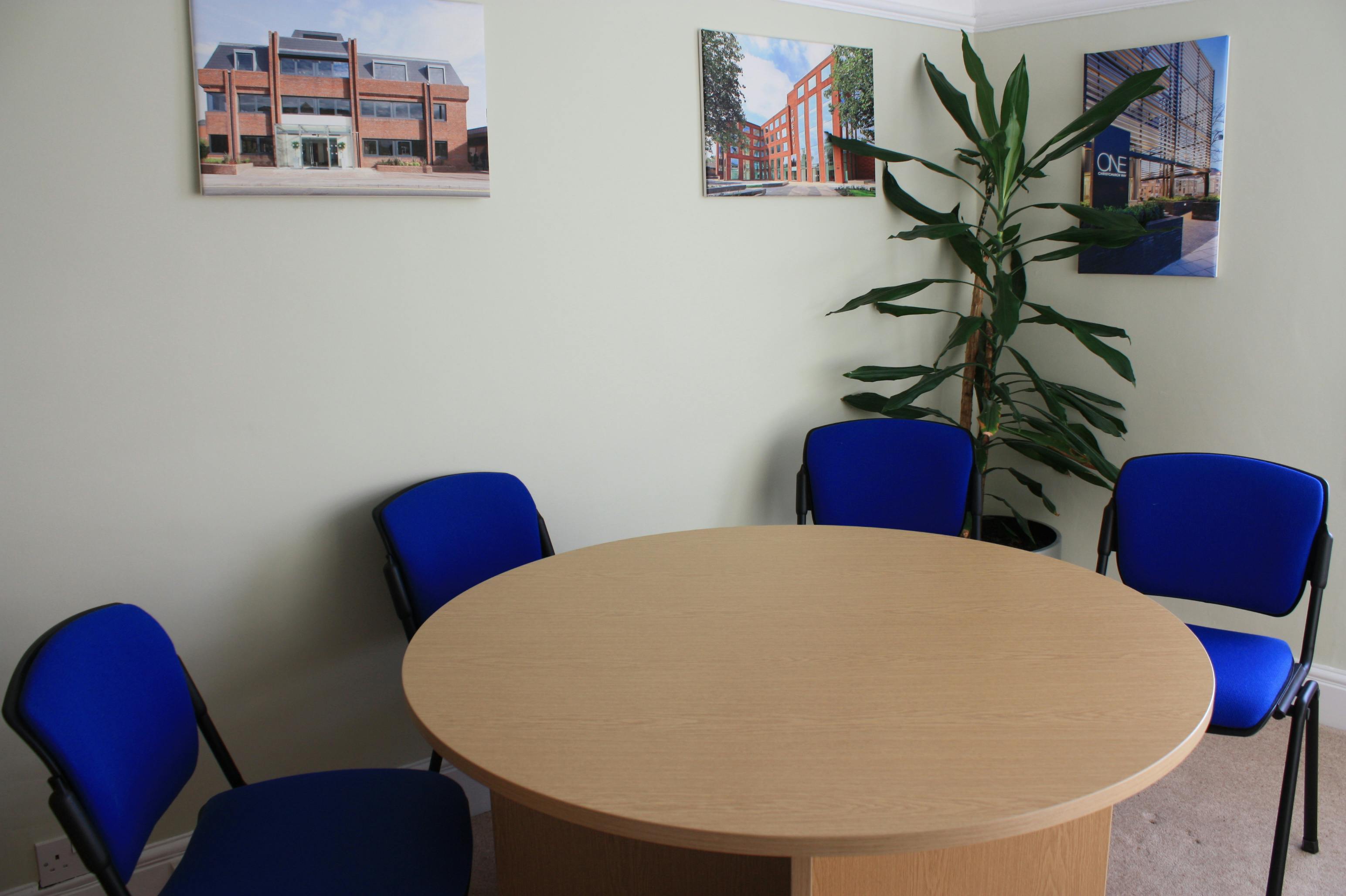 Office in Chertsey - photo 2