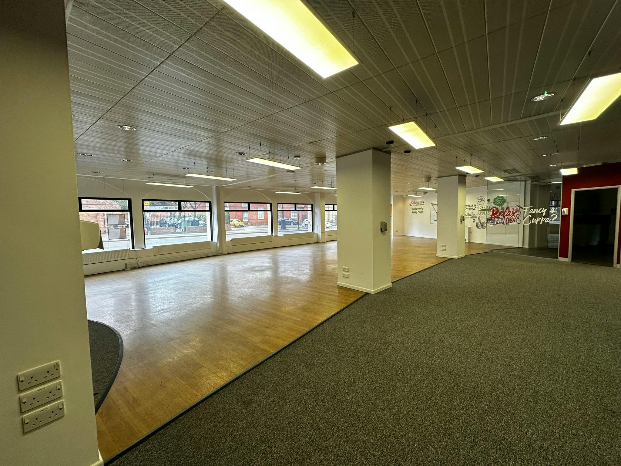 Retail/Shop in Worcester - photo 3