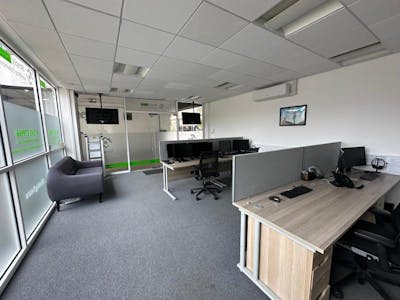 7 The Vineyards, Chelmsford, Office / Retail To Let - Picture.jpg