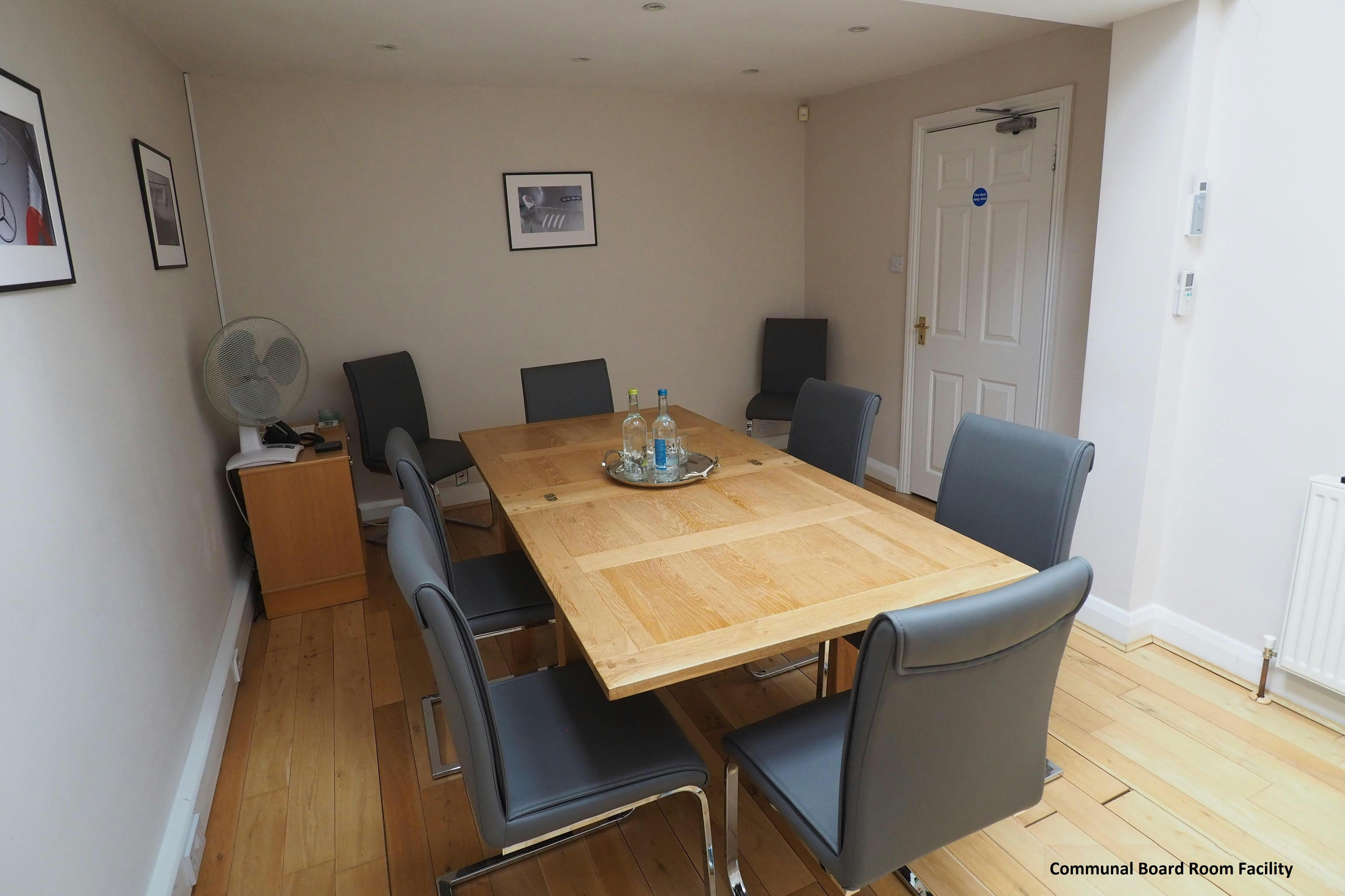 1st Floor, 22 London Road, Horsham, Office To Let - P9070003.JPG