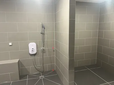 Units 5 & 6 South Cargo Centre, Feltham, Heathrow, Industrial / Warehouse To Let - 6 South Cargo - Shower.jpeg