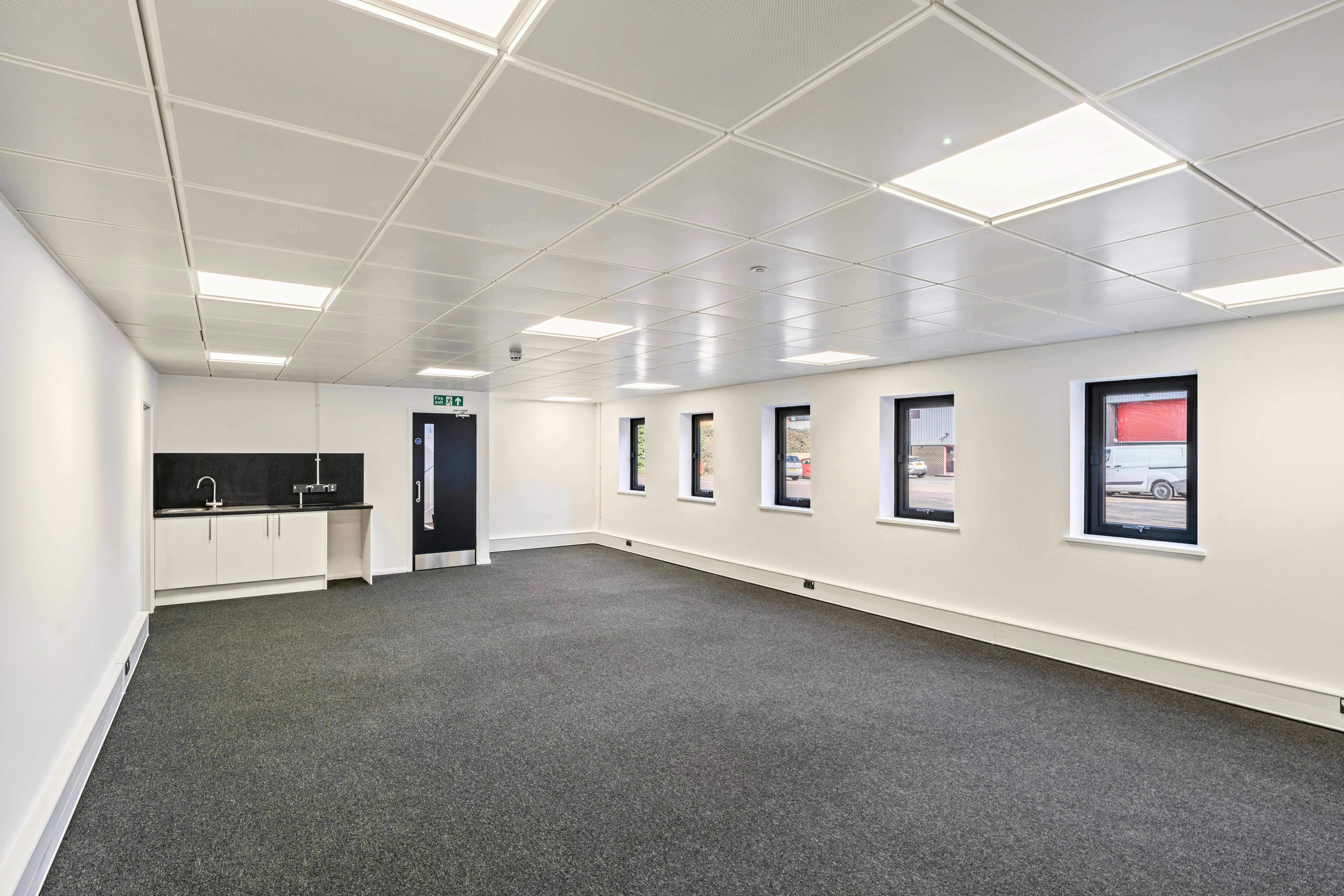 Units 3 & 4 Bracknell Business Centre, Downmill Road, Bracknell, Warehouse & Industrial To Let - DSC07324.jpg