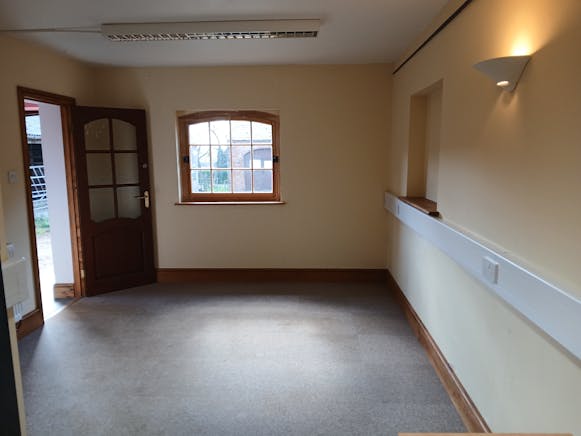 Ground Floor Office, Manor Farm, Northampton, Offices To Let - 20250320_131741.jpg