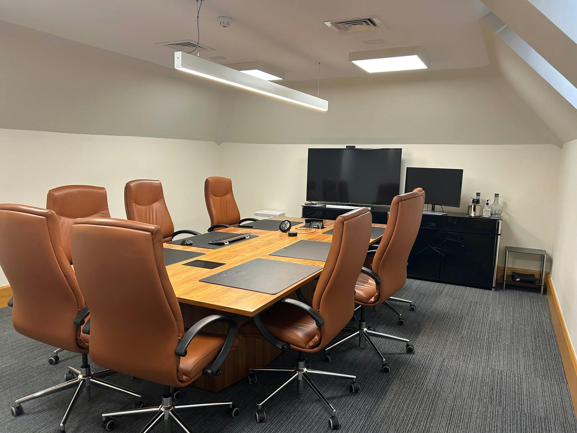 Ground Floor, Courtyard House, Lightwater, Offices To Let - 7.jpg