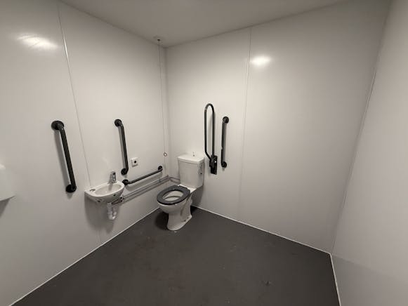 Unit 4, Droitwich Enterprise Hub, Droitwich Spa, Industrial To Let - 20251223_124135997_iOS (1).jpg