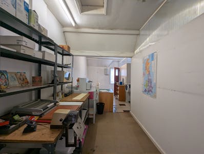 108 High Street, Rickmansworth, Retail To Let - PXL_20260515_092749765.jpg