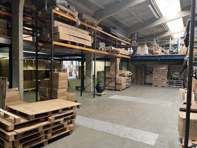 The Warehouse, Aylesbury, Industrial To Let - 20250617_130349009_iOS.jpg