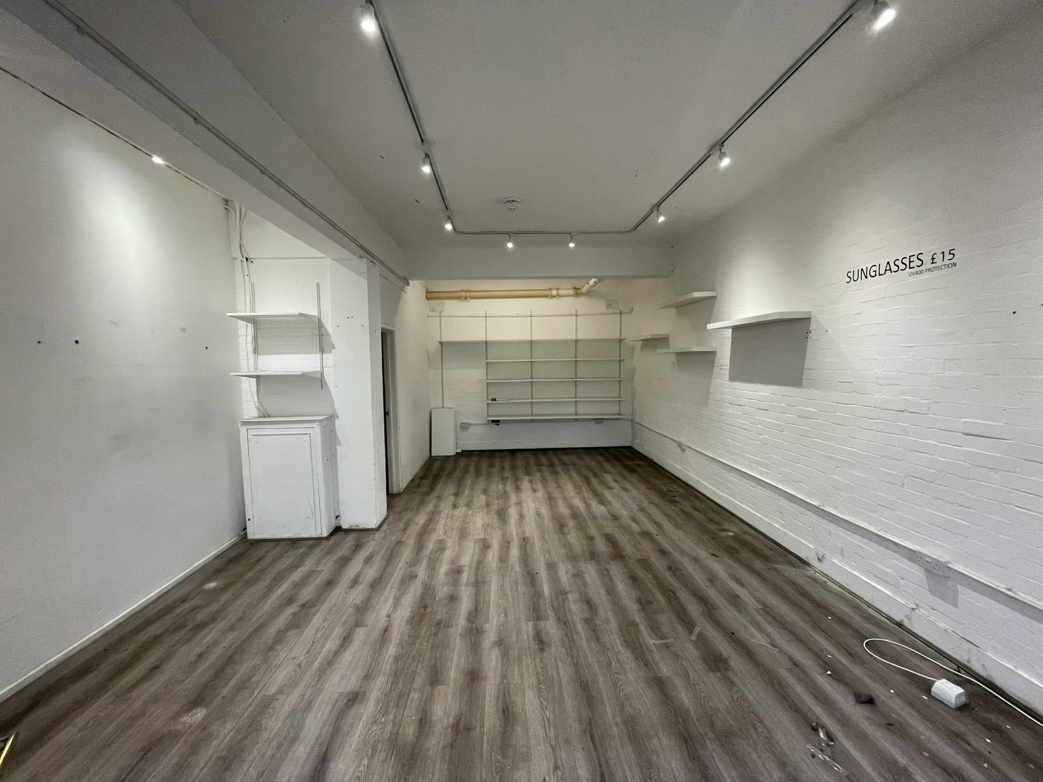 Retail/Shop in London - photo 2