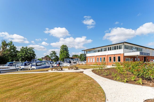 DB Marine Building, Ferry Lane, Cookham on Thames, Offices To Let - 95149_D B Marine Cookham Bridge 9.jpg