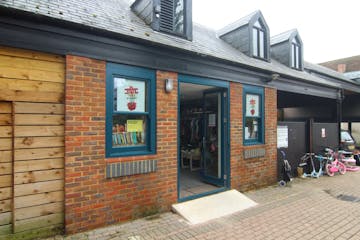 5 Central Walk, Wokingham, Retail To Let - IMG_9330.JPG