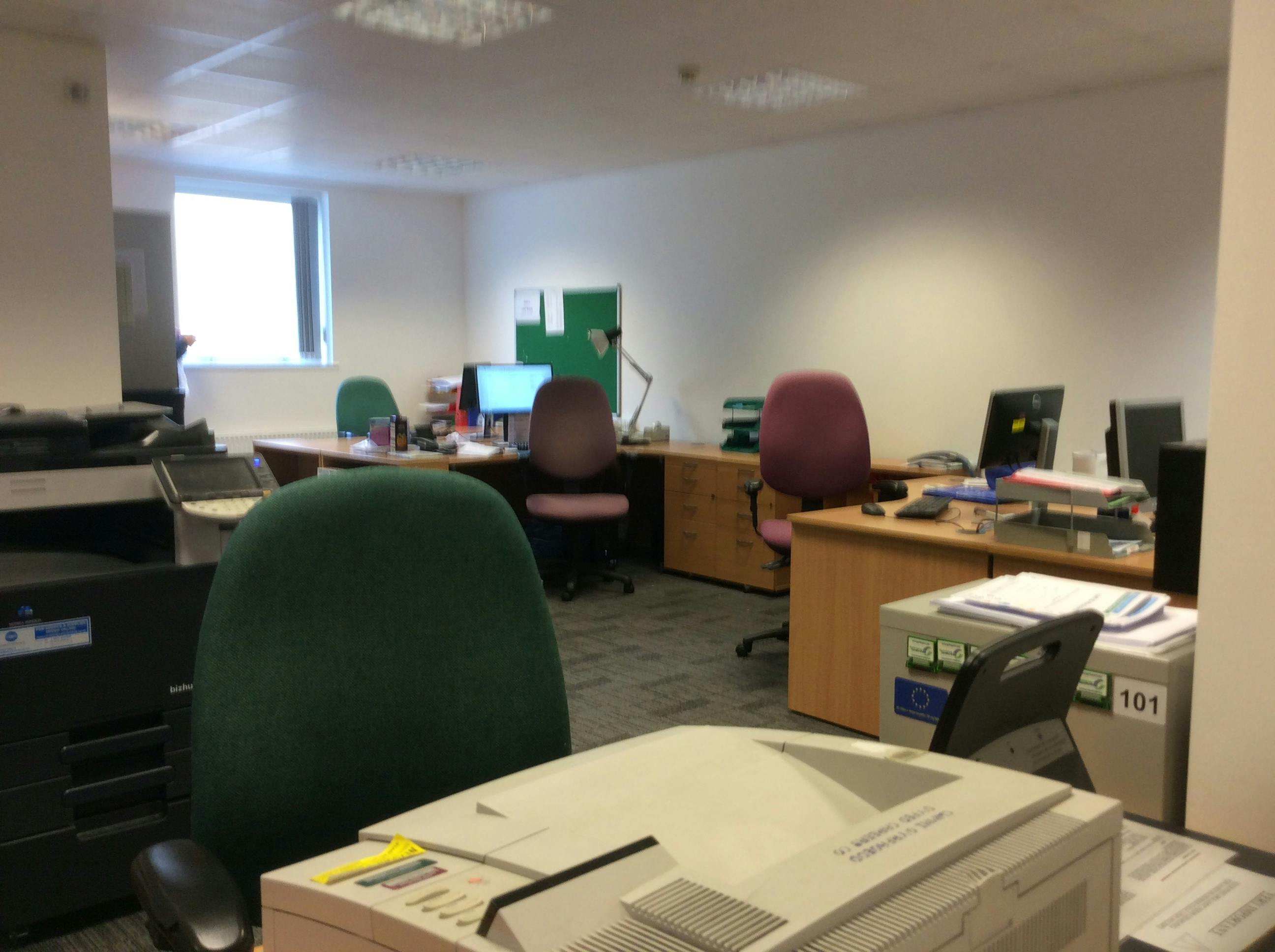 First Floor Offices, Unit 4, Merlins Walk, Carmarthen, Retail To Let - Photo 3
