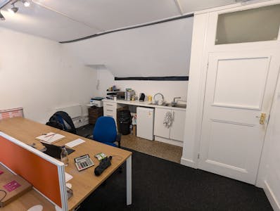 First Floor 66-70 High Street, Bushey, Office To Let - PXL_20260202_110650266.jpg