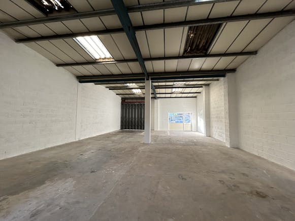 Unit D17, Erin Trade Centre, Bumpers Farm, Chippenham, Industrial To Let - IMG_3311.jpg