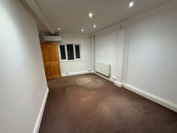 375-377 Rayleigh Road, Leigh-On-Sea, Office To Let - WhatsApp Image 2026-01-06 at 12.03.31 (6).jpeg