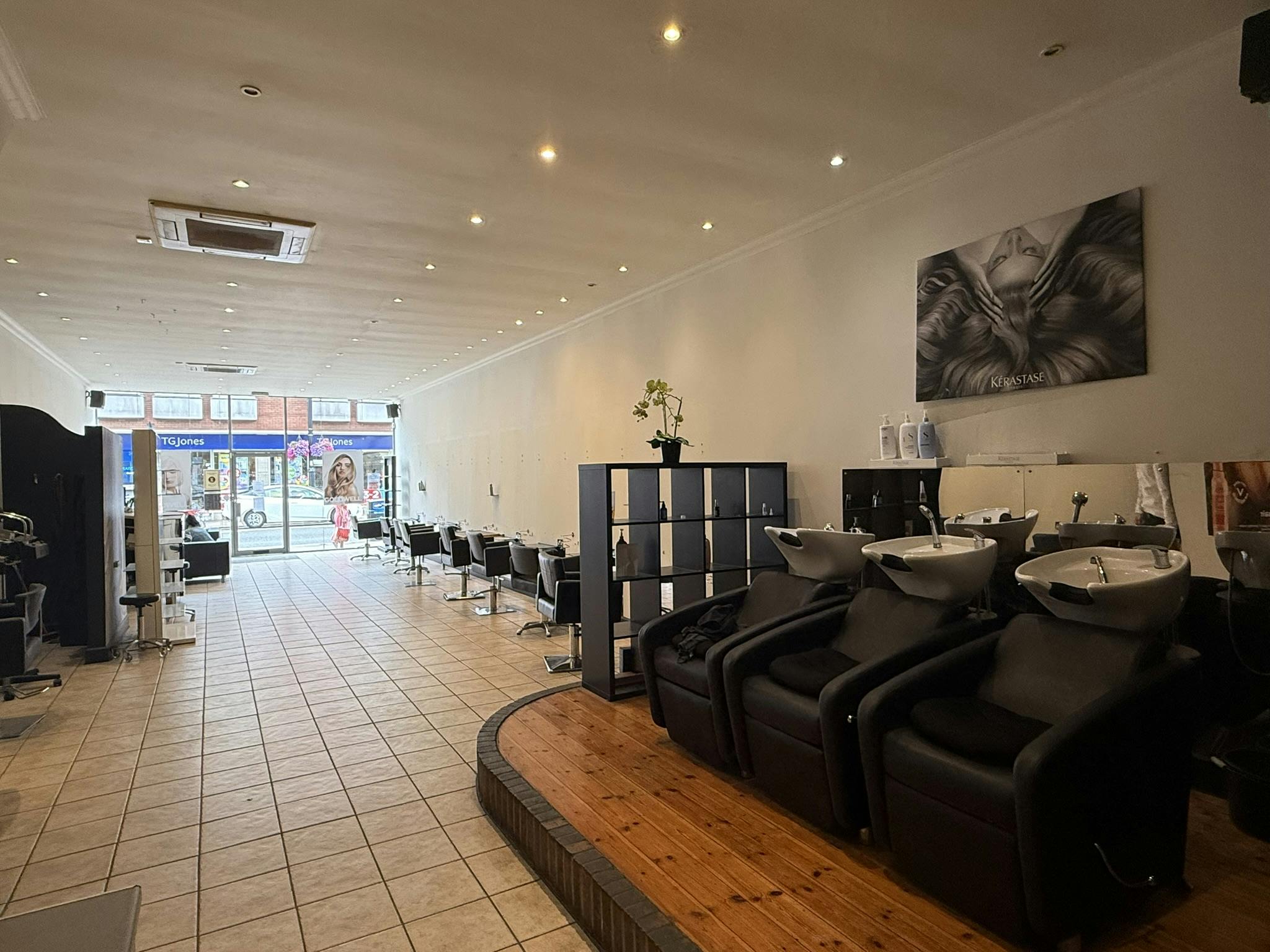 22C High Street, Weybridge, Retail To Let - IMG_3430.JPEG