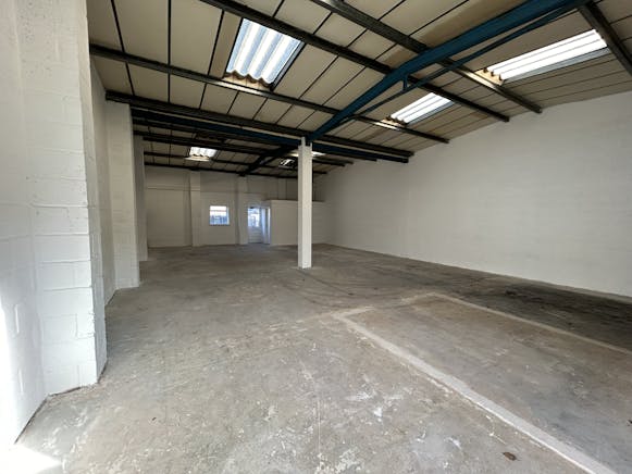 Unit D17, Erin Trade Centre, Bumpers Farm, Chippenham, Industrial To Let - IMG_3309.jpg