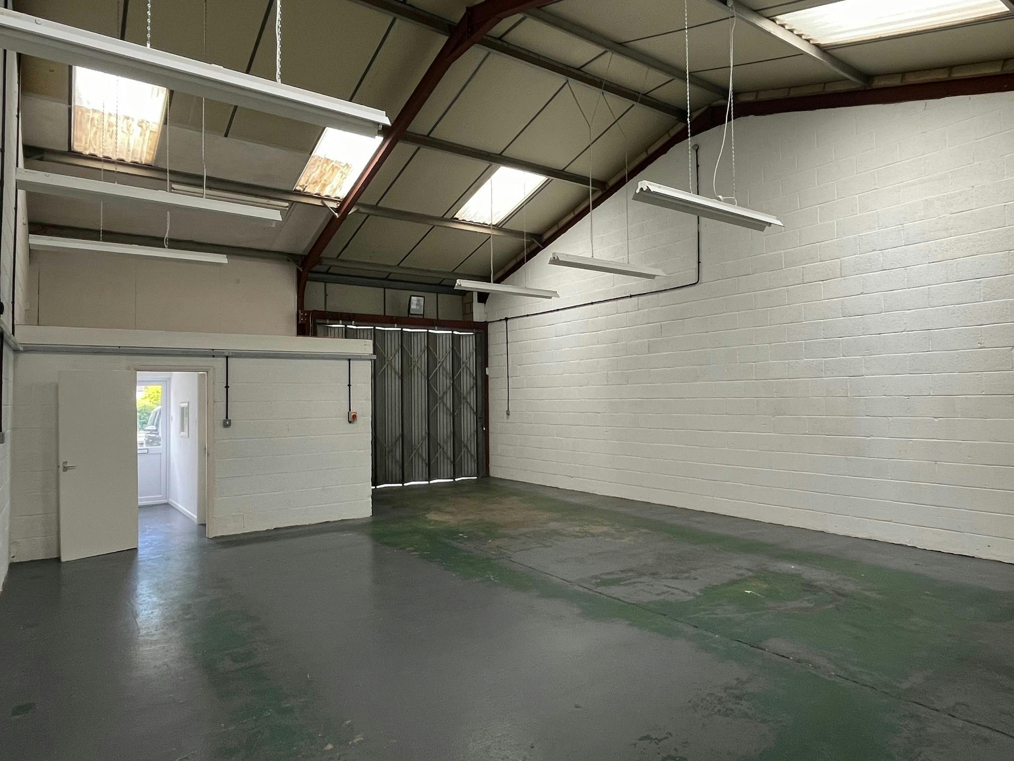 17 Pioneer Road, Faringdon, Industrial To Let - 1.jpg