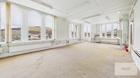 28 Bank St, Rawtenstall, Office / Retail / High Street Retail To Let - First Floor Boardroom