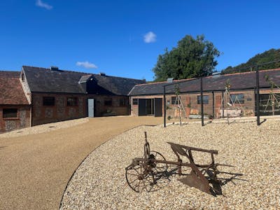 Manor Farm Barns, Hughenden Manor, High Wycombe, Office To Let - IMG20250909WA0016.jpg