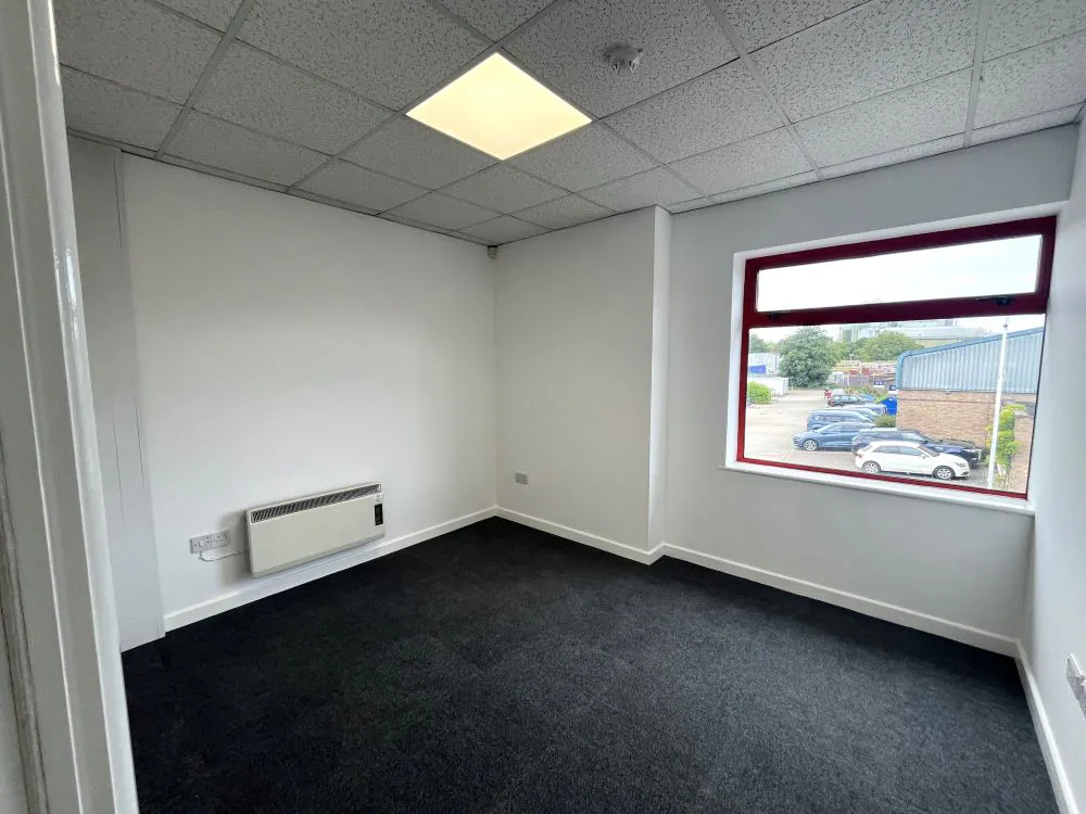 1 Canada Close, Banbury, Industrial / Office To Let - image00005.jpg