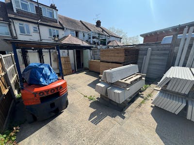 87 Rayleigh Road, Leigh-on-Sea, Retail To Let - IMG20250428WA0030.jpg