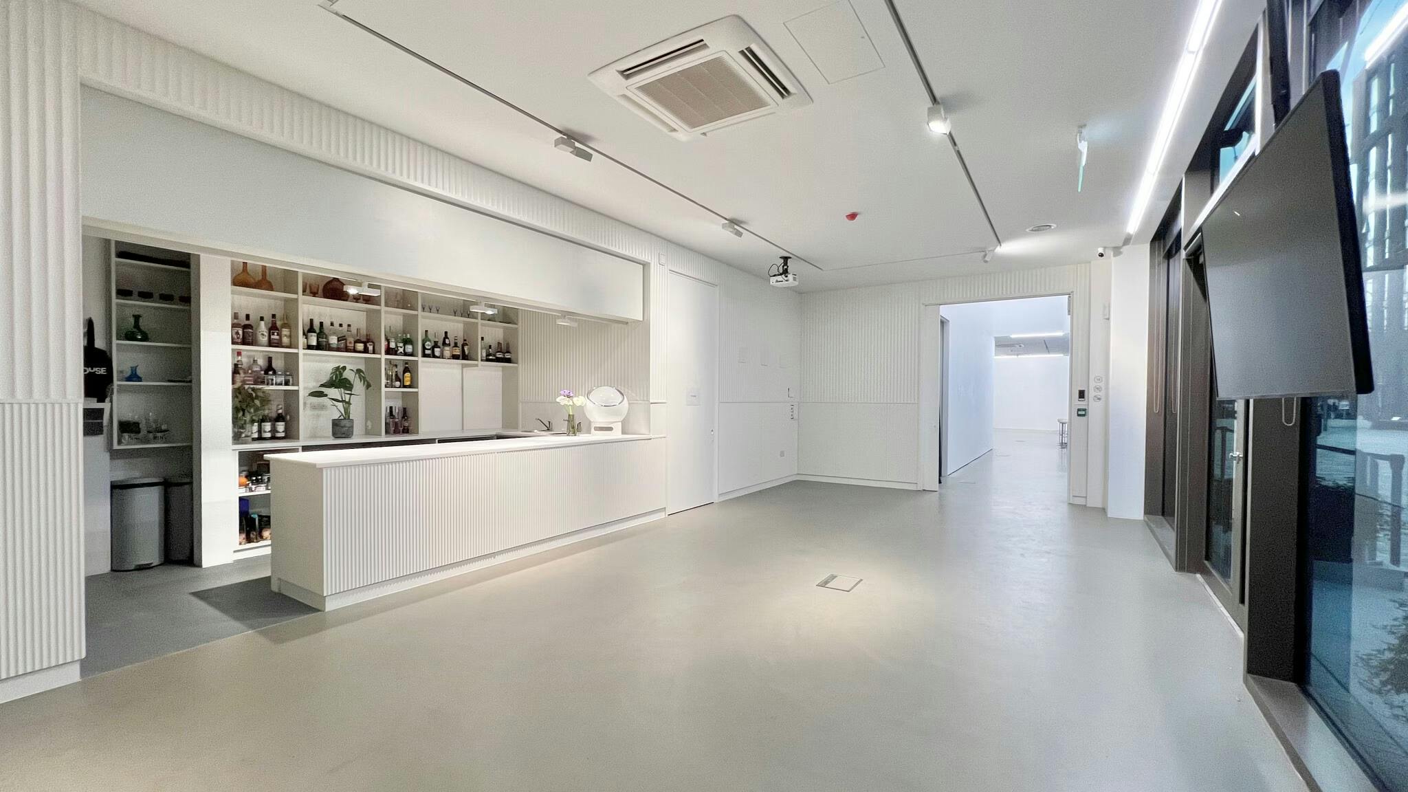 10-12 New Union Square, London, Retail To Let - 1012NewUnionSqLondonBuildingPhoto4LargeHighDefinition.jpg