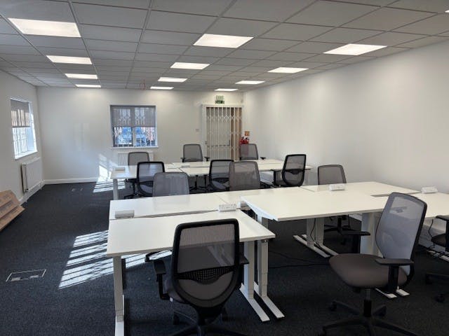 11 Regent Gate, Waltham Cross, Offices For Sale - 11 Regent Gate  Pic 3.jpg