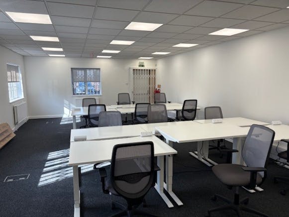 11 Regent Gate, Waltham Cross, Offices For Sale - 11 Regent Gate  Pic 3.jpg