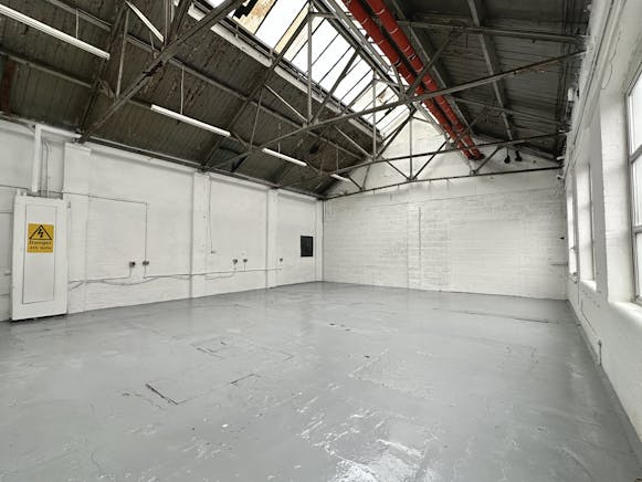 Unit 19 Britannia Estate, Luton, Industrial To Let - 3.JPG