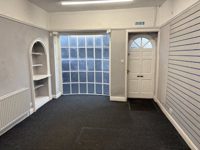 29 Regent Parade, Harrogate, Retail To Let - image00018 2.jpeg