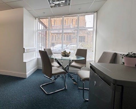 St. Stephens House, Windsor, Office To Let - Break out area ii.jpg