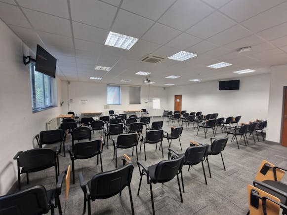 Units 2 & 3 Millennium House, Vickers Business Centre, Basingstoke, Office To Let - 20251127_101900.jpg