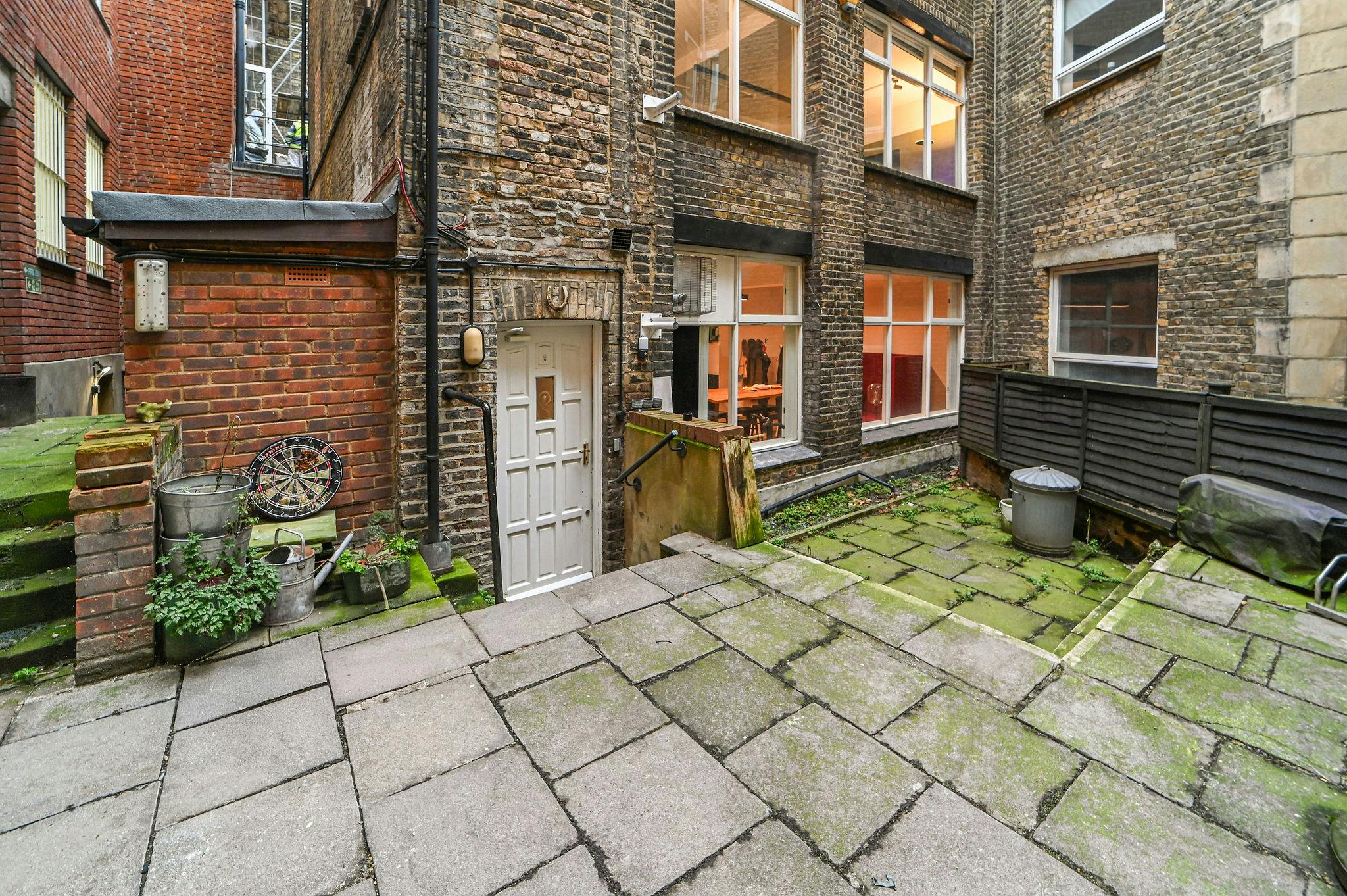 17A Clerkenwell Green <span>EC1R</span>
