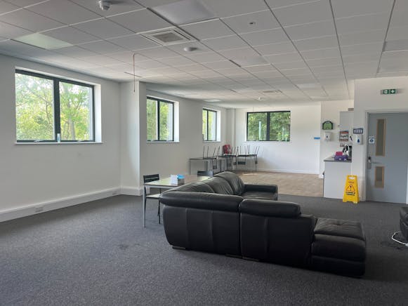 Unit C, BUILDING 4000, Westcott Venture Park, Aylesbury, Industrial To Let - IMG_3494.JPG