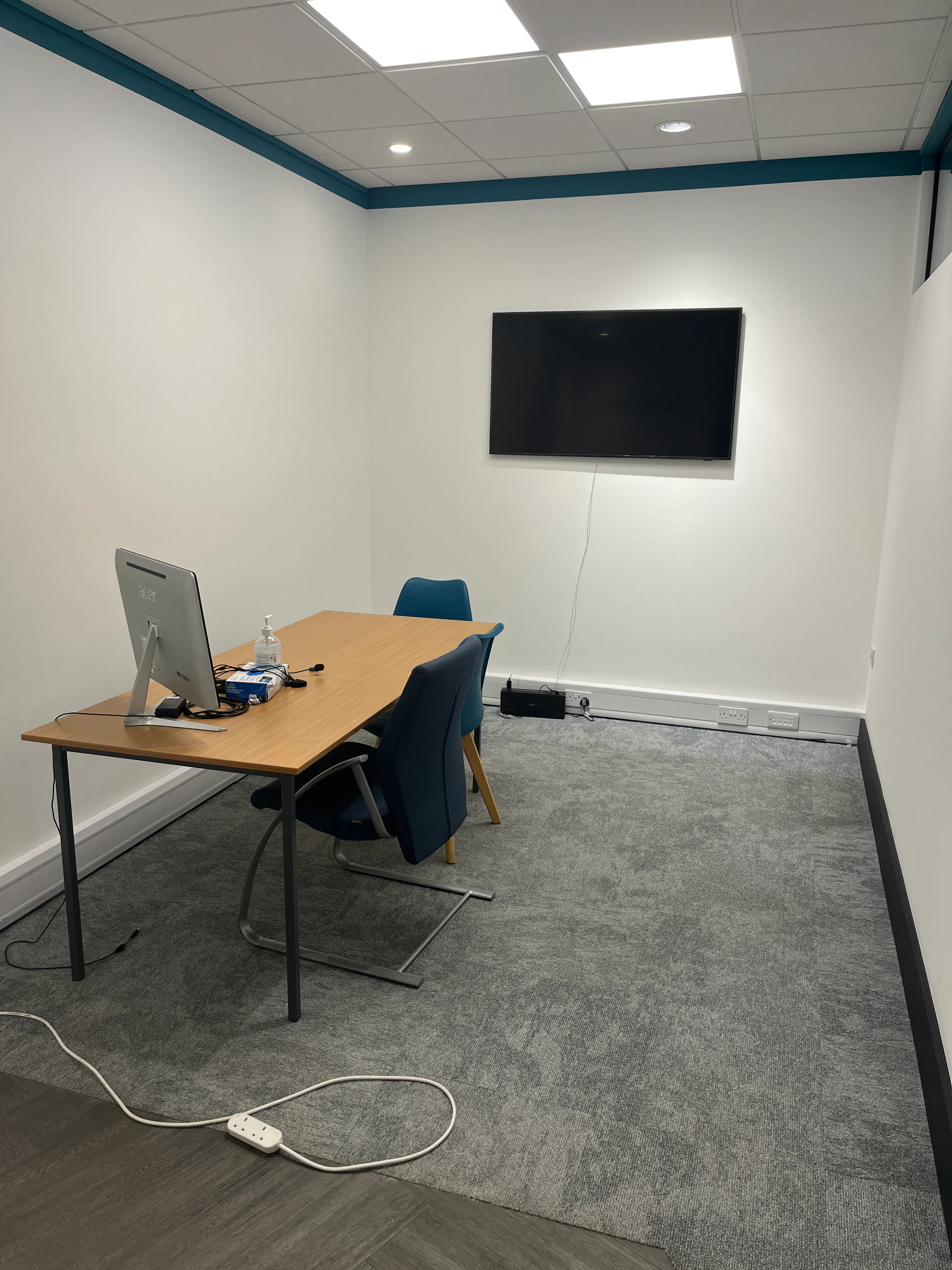 Unit 5 First Floor Offices, Midshires Business Park, Aylesbury, Offices For Sale - 20260319_101313036_iOS.jpg