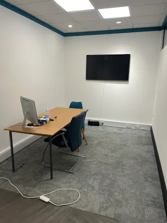 Unit 5 First Floor Offices, Midshires Business Park, Aylesbury, Offices For Sale - 20260319_101313036_iOS.jpg