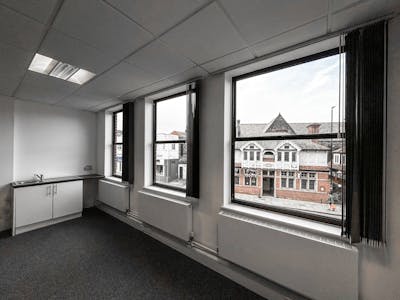 North Lane House, Headingley, Leeds, Office To Let - IMG_2916 copie.jpg